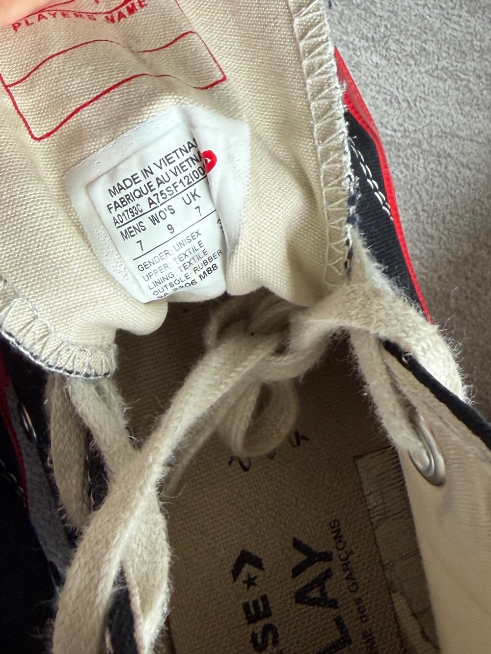 Converse Chuck Taylor All Star 70 Hi
Comme des Garcons PLAY Black Red Midsole 9 - Picture 6 of 6